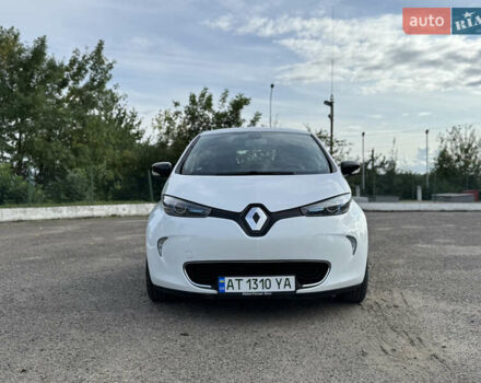 Белый Рено Зое, объемом двигателя 0 л и пробегом 75 тыс. км за 6400 $, фото 1 на Automoto.ua