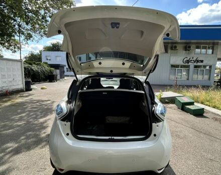 Белый Рено Зое, объемом двигателя 0 л и пробегом 93 тыс. км за 7500 $, фото 12 на Automoto.ua