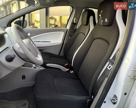 Белый Рено Зое, объемом двигателя 0 л и пробегом 86 тыс. км за 7200 $, фото 7 на Automoto.ua