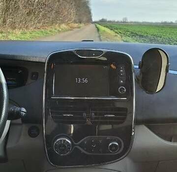 Белый Рено Зое, объемом двигателя 0 л и пробегом 163 тыс. км за 7950 $, фото 11 на Automoto.ua