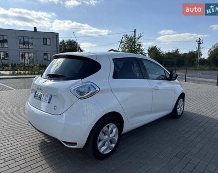 Белый Рено Зое, объемом двигателя 0 л и пробегом 147 тыс. км за 5900 $, фото 12 на Automoto.ua