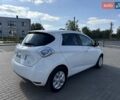 Белый Рено Зое, объемом двигателя 0 л и пробегом 147 тыс. км за 5900 $, фото 12 на Automoto.ua
