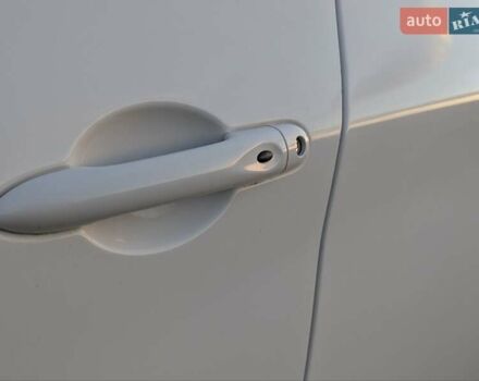 Белый Рено Зое, объемом двигателя 0 л и пробегом 51 тыс. км за 6995 $, фото 18 на Automoto.ua