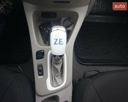 Білий Рено Зое, об'ємом двигуна 0 л та пробігом 112 тис. км за 6777 $, фото 35 на Automoto.ua