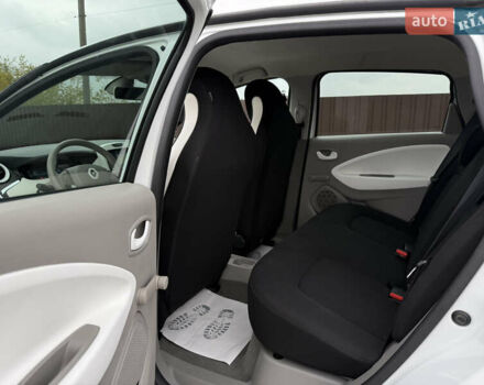 Белый Рено Зое, объемом двигателя 0 л и пробегом 125 тыс. км за 6700 $, фото 33 на Automoto.ua