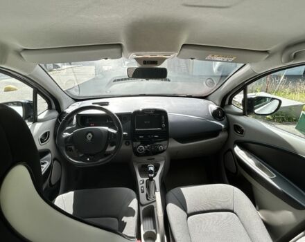 Белый Рено Зое, объемом двигателя 0 л и пробегом 93 тыс. км за 7500 $, фото 6 на Automoto.ua