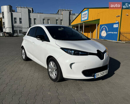 Белый Рено Зое, объемом двигателя 0 л и пробегом 76 тыс. км за 7799 $, фото 1 на Automoto.ua