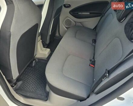 Белый Рено Зое, объемом двигателя 0 л и пробегом 107 тыс. км за 6900 $, фото 10 на Automoto.ua
