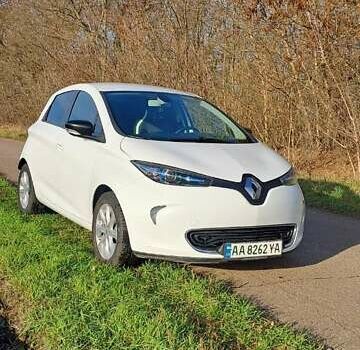 Белый Рено Зое, объемом двигателя 0 л и пробегом 163 тыс. км за 7950 $, фото 3 на Automoto.ua