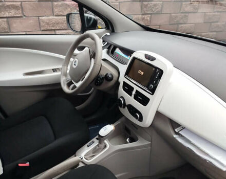 Белый Рено Зое, объемом двигателя 0 л и пробегом 96 тыс. км за 6850 $, фото 6 на Automoto.ua