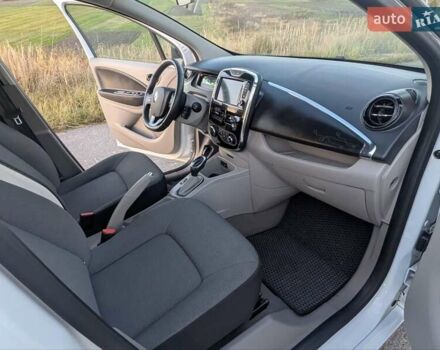 Белый Рено Зое, объемом двигателя 0 л и пробегом 51 тыс. км за 6995 $, фото 30 на Automoto.ua