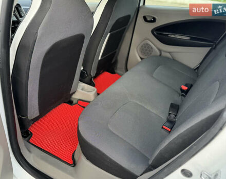 Белый Рено Зое, объемом двигателя 0 л и пробегом 75 тыс. км за 6400 $, фото 12 на Automoto.ua