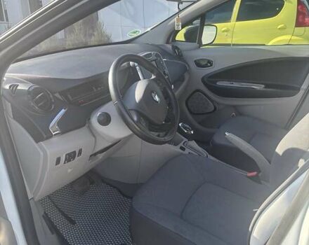 Білий Рено Зое, об'ємом двигуна 0 л та пробігом 105 тис. км за 7100 $, фото 6 на Automoto.ua