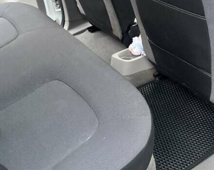 Белый Рено Зое, объемом двигателя 0 л и пробегом 147 тыс. км за 7000 $, фото 12 на Automoto.ua