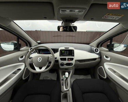 Белый Рено Зое, объемом двигателя 0 л и пробегом 125 тыс. км за 6700 $, фото 27 на Automoto.ua