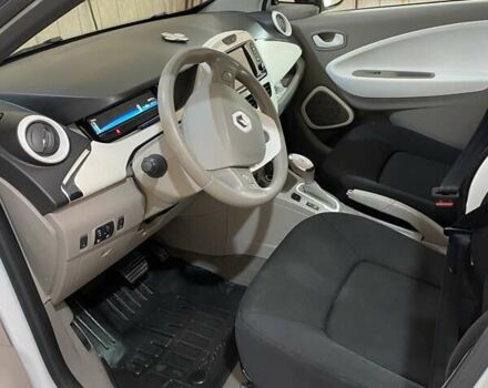 Белый Рено Зое, объемом двигателя 0 л и пробегом 28 тыс. км за 9500 $, фото 4 на Automoto.ua