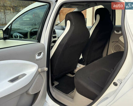 Білий Рено Зое, об'ємом двигуна 0 л та пробігом 116 тис. км за 6599 $, фото 11 на Automoto.ua