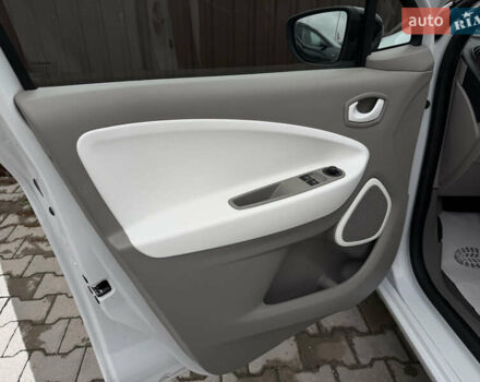 Белый Рено Зое, объемом двигателя 0 л и пробегом 125 тыс. км за 6700 $, фото 25 на Automoto.ua