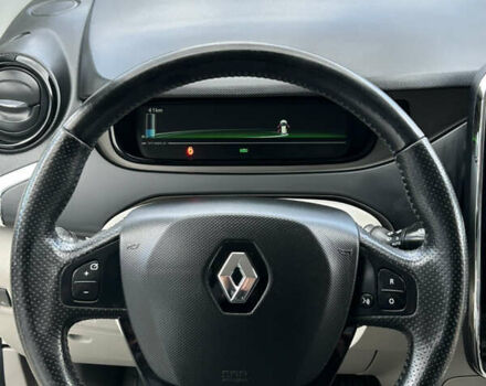 Белый Рено Зое, объемом двигателя 0 л и пробегом 80 тыс. км за 6999 $, фото 29 на Automoto.ua