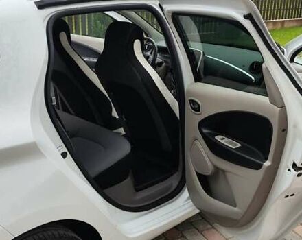 Білий Рено Зое, об'ємом двигуна 0 л та пробігом 50 тис. км за 7950 $, фото 13 на Automoto.ua
