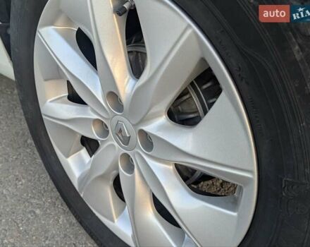 Белый Рено Зое, объемом двигателя 0 л и пробегом 51 тыс. км за 6995 $, фото 23 на Automoto.ua