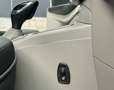 Белый Рено Зое, объемом двигателя 0 л и пробегом 80 тыс. км за 6999 $, фото 32 на Automoto.ua