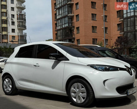 Белый Рено Зое, объемом двигателя 0 л и пробегом 50 тыс. км за 7650 $, фото 1 на Automoto.ua