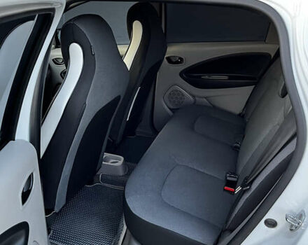 Белый Рено Зое, объемом двигателя 0 л и пробегом 76 тыс. км за 7799 $, фото 10 на Automoto.ua