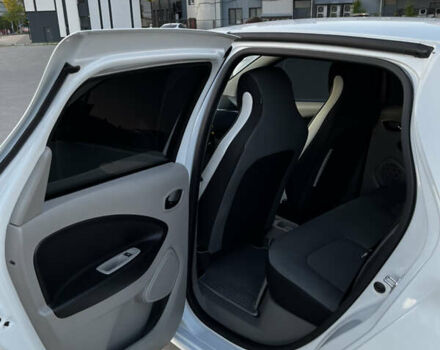 Белый Рено Зое, объемом двигателя 0 л и пробегом 72 тыс. км за 7900 $, фото 13 на Automoto.ua