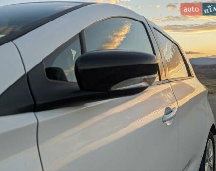 Белый Рено Зое, объемом двигателя 0 л и пробегом 51 тыс. км за 6995 $, фото 12 на Automoto.ua