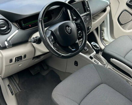 Белый Рено Зое, объемом двигателя 0 л и пробегом 80 тыс. км за 6999 $, фото 15 на Automoto.ua