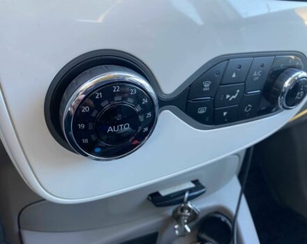 Білий Рено Зое, об'ємом двигуна 0 л та пробігом 51 тис. км за 9199 $, фото 10 на Automoto.ua