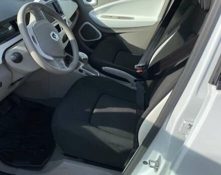 Белый Рено Зое, объемом двигателя 0 л и пробегом 28 тыс. км за 9500 $, фото 3 на Automoto.ua