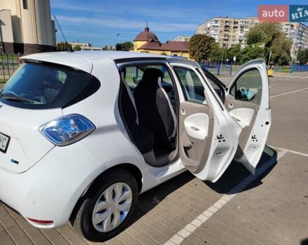 Білий Рено Зое, об'ємом двигуна 0 л та пробігом 147 тис. км за 9000 $, фото 16 на Automoto.ua
