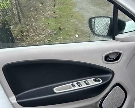 Белый Рено Зое, объемом двигателя 0 л и пробегом 147 тыс. км за 7000 $, фото 6 на Automoto.ua