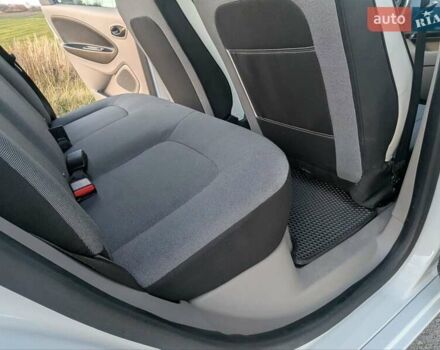 Белый Рено Зое, объемом двигателя 0 л и пробегом 51 тыс. км за 6995 $, фото 47 на Automoto.ua