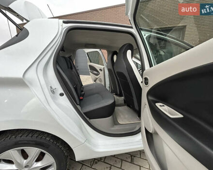Білий Рено Зое, об'ємом двигуна 0 л та пробігом 87 тис. км за 7800 $, фото 11 на Automoto.ua