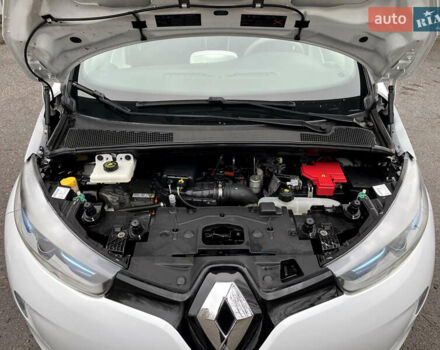 Белый Рено Зое, объемом двигателя 0 л и пробегом 115 тыс. км за 5950 $, фото 18 на Automoto.ua