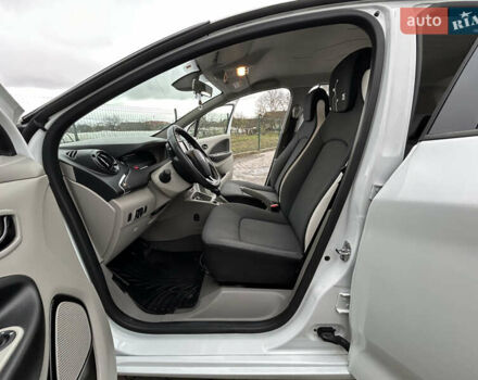 Білий Рено Зое, об'ємом двигуна 0 л та пробігом 87 тис. км за 7800 $, фото 8 на Automoto.ua