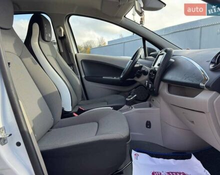 Белый Рено Зое, объемом двигателя 0 л и пробегом 89 тыс. км за 8500 $, фото 16 на Automoto.ua