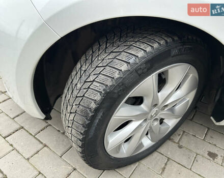 Білий Рено Зое, об'ємом двигуна 0 л та пробігом 87 тис. км за 7800 $, фото 6 на Automoto.ua