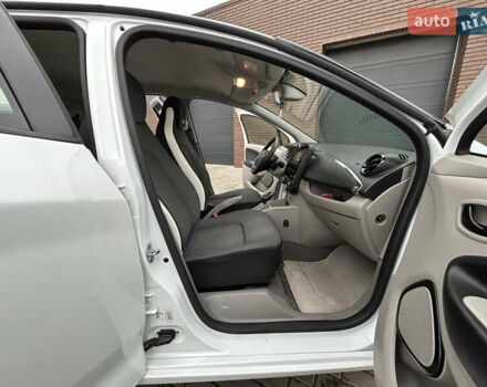 Білий Рено Зое, об'ємом двигуна 0 л та пробігом 87 тис. км за 7800 $, фото 12 на Automoto.ua