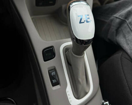 Білий Рено Зое, об'ємом двигуна 0 л та пробігом 148 тис. км за 6550 $, фото 4 на Automoto.ua