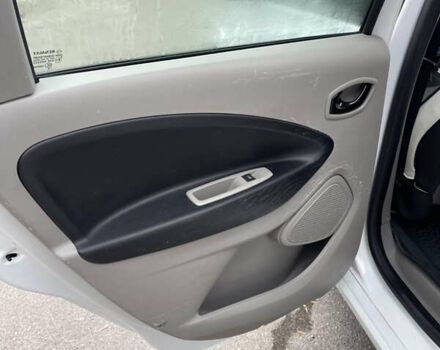 Белый Рено Зое, объемом двигателя 0 л и пробегом 115 тыс. км за 7100 $, фото 20 на Automoto.ua