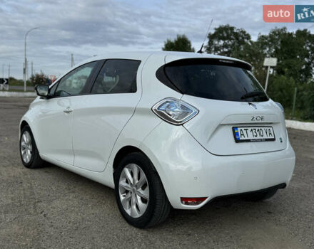 Белый Рено Зое, объемом двигателя 0 л и пробегом 75 тыс. км за 6400 $, фото 4 на Automoto.ua