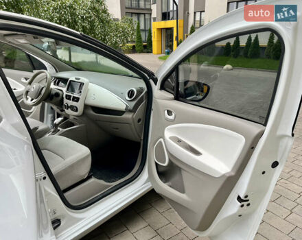 Білий Рено Зое, об'ємом двигуна 0 л та пробігом 108 тис. км за 6499 $, фото 16 на Automoto.ua