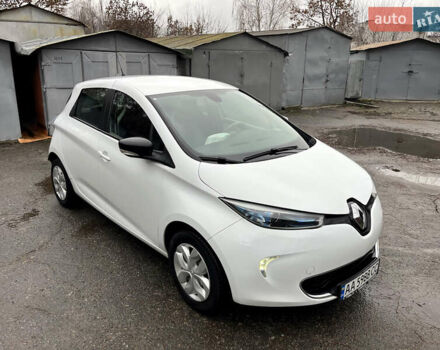 Белый Рено Зое, объемом двигателя 0 л и пробегом 115 тыс. км за 5950 $, фото 7 на Automoto.ua