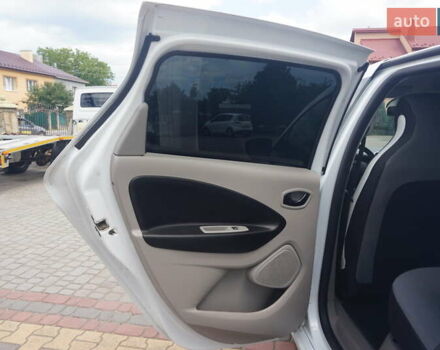 Білий Рено Зое, об'ємом двигуна 0 л та пробігом 109 тис. км за 6888 $, фото 44 на Automoto.ua