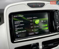 Белый Рено Зое, объемом двигателя 0 л и пробегом 115 тыс. км за 5950 $, фото 21 на Automoto.ua