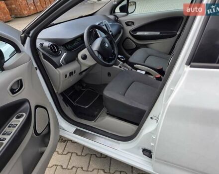 Белый Рено Зое, объемом двигателя 0 л и пробегом 147 тыс. км за 5900 $, фото 14 на Automoto.ua